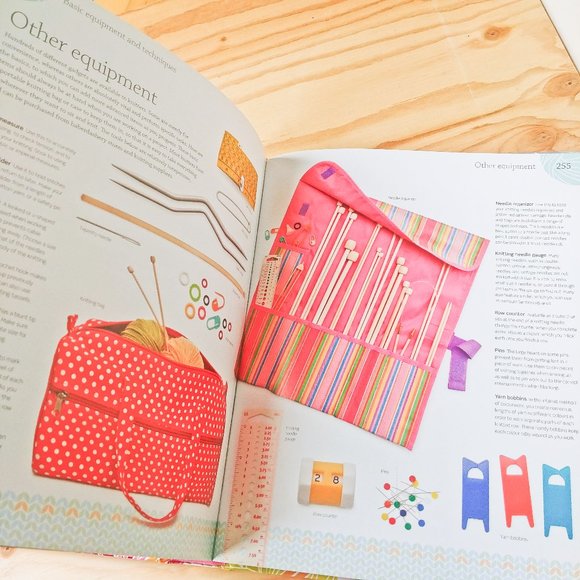 Big Book of Knitting - Colorful Knitting Guide - Picture 7 of 11